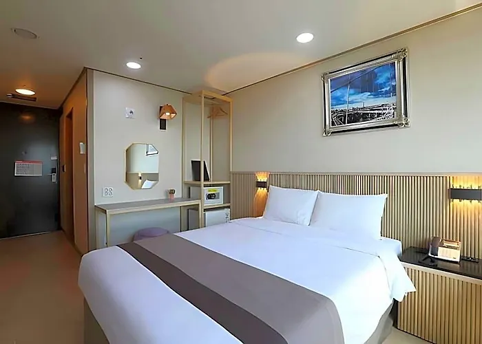 Отель Golden Dongdaemun